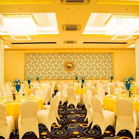Aurora Banquet And Hotel Chilaw Buitenkant foto