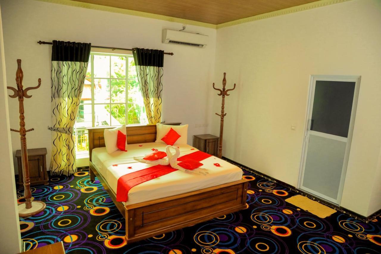 Aurora Banquet And Hotel Chilaw Buitenkant foto