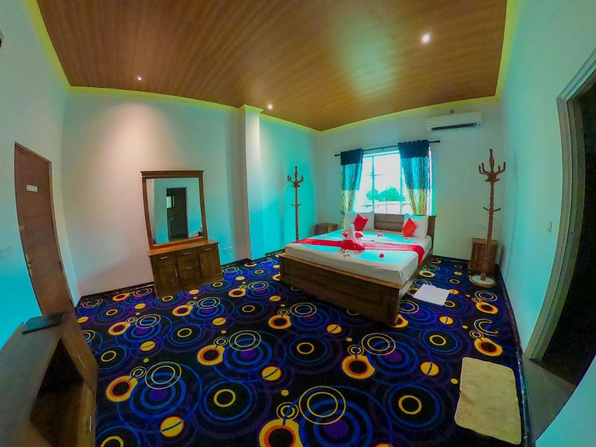Aurora Banquet And Hotel Chilaw Buitenkant foto