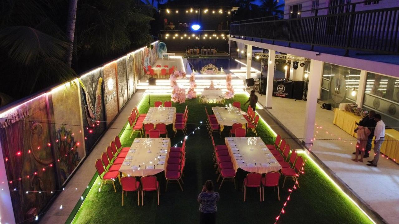 Aurora Banquet And Hotel Chilaw Buitenkant foto