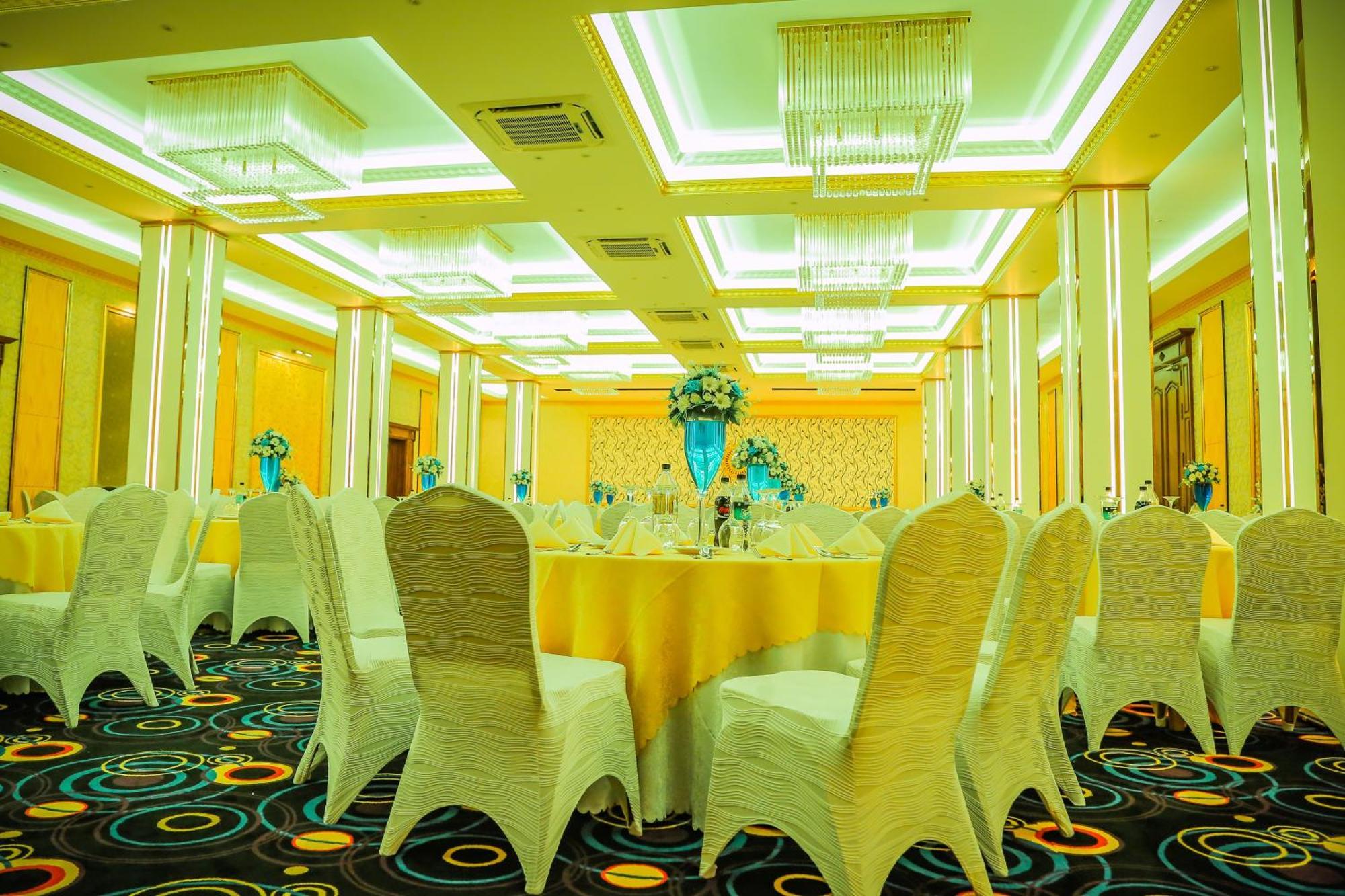 Aurora Banquet And Hotel Chilaw Buitenkant foto