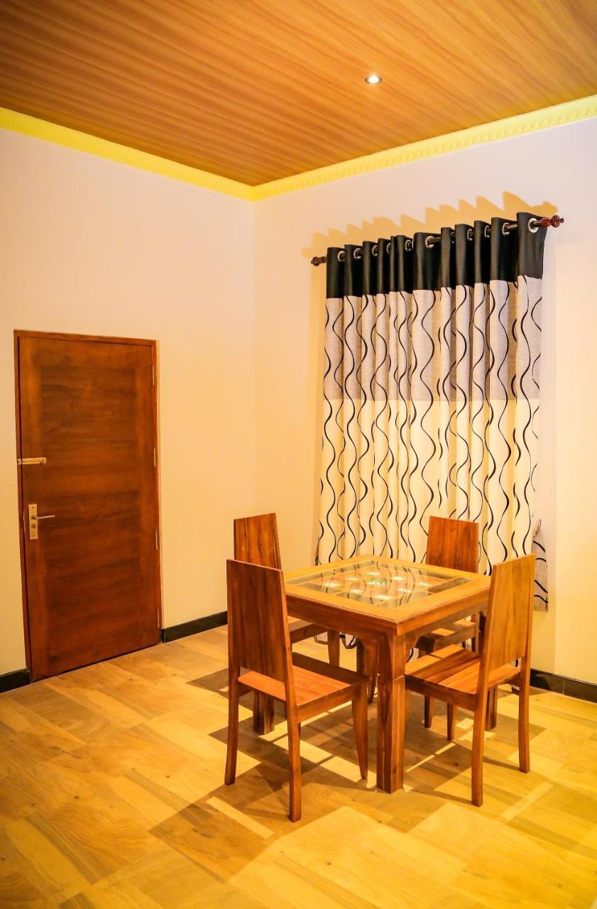 Aurora Banquet And Hotel Chilaw Buitenkant foto